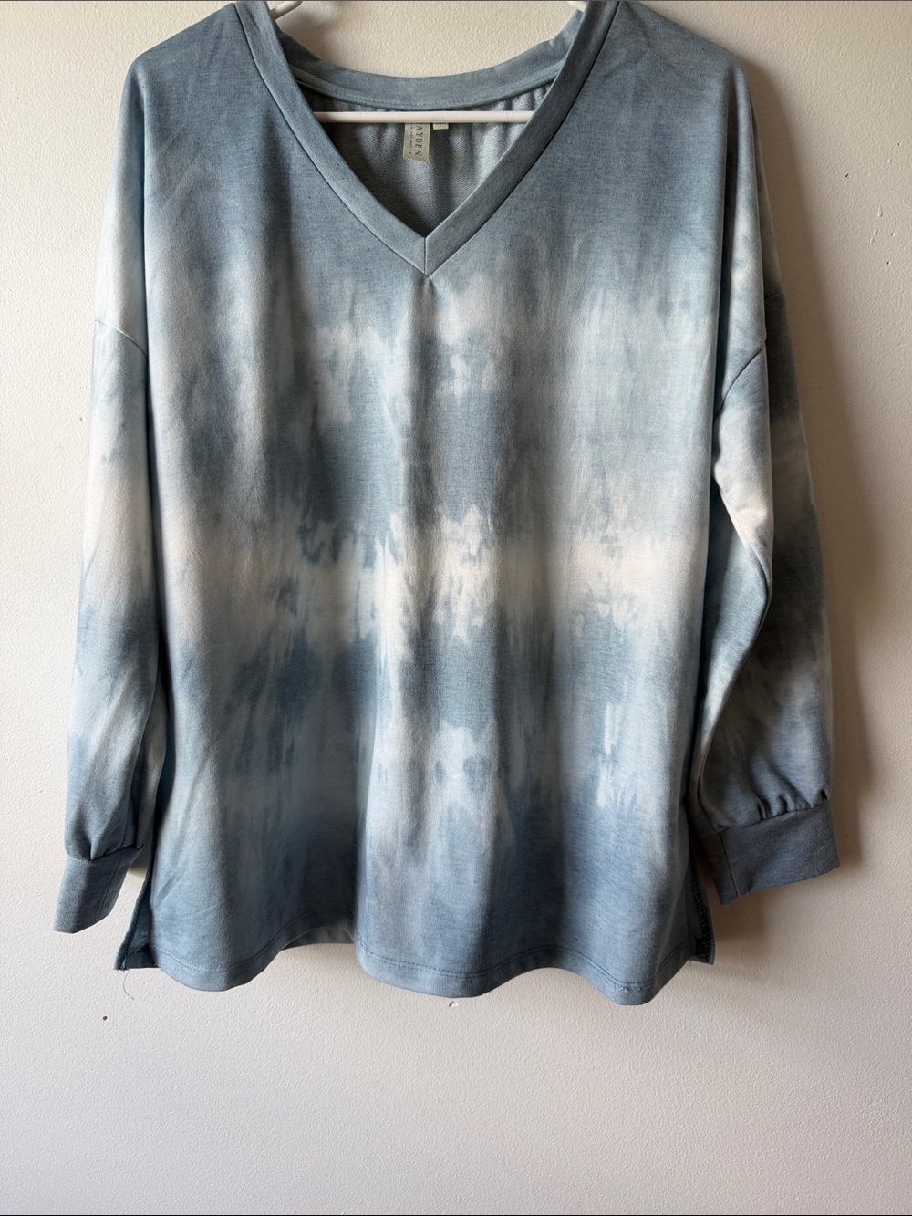 Hayden Men's V-Neck Long Sleeve Tie-Dye Shirt - Blue White SZ M